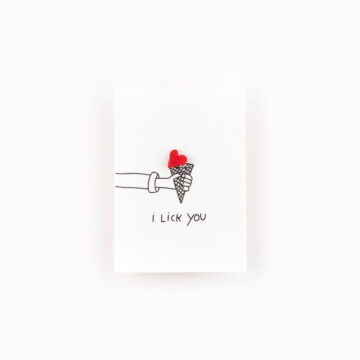 kaartje met pin hart i lick you a7 letterpress pynappel