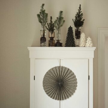 ronde waaier muur groen bananen papier stella ornament medium forest green naturel broste copenhagen pynappel